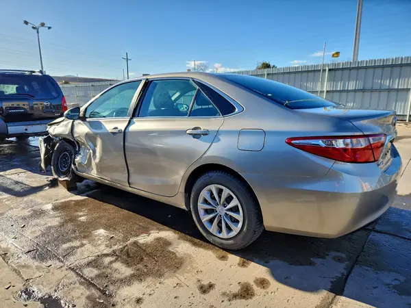4T1BF1FK1HU326038 2017 TOYOTA CAMRY - Image 2