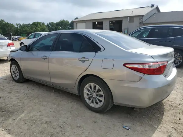 4T1BF1FK1HU327108 2017 TOYOTA CAMRY - Image 2