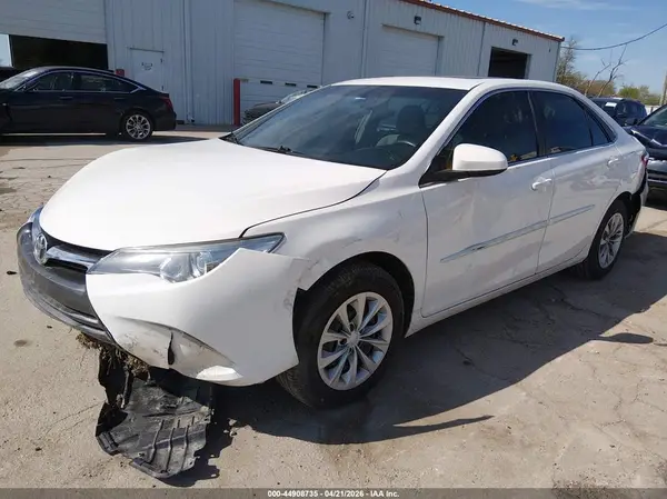 4T1BF1FK1HU328131 2017 TOYOTA CAMRY - Image 2