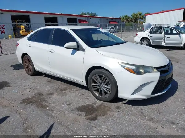 4T1BF1FK1HU328145 2017 TOYOTA CAMRY - Image 1