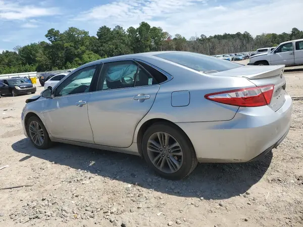 4T1BF1FK1HU329604 2017 TOYOTA CAMRY - Image 2