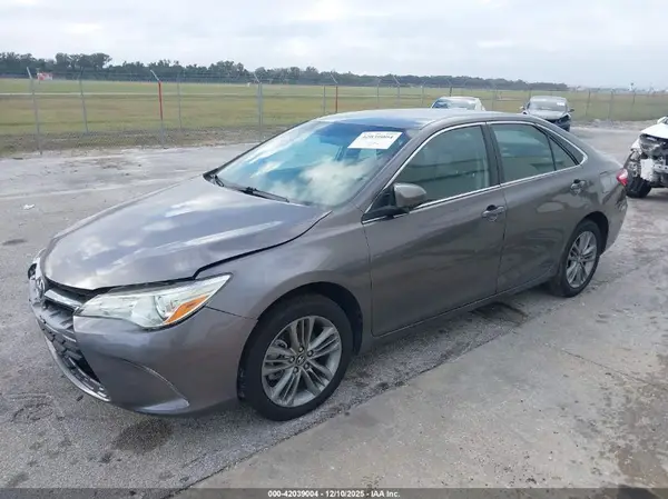 4T1BF1FK1HU331403 2017 TOYOTA CAMRY - Image 2
