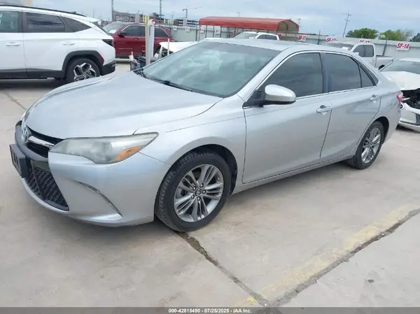 4T1BF1FK1HU331451 2017 TOYOTA CAMRY - Image 2