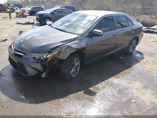 4T1BF1FK1HU333782 2017 TOYOTA CAMRY - Image 2