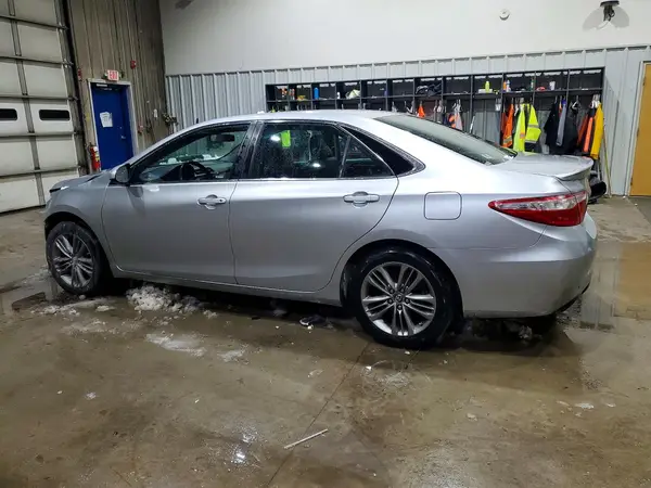 4T1BF1FK1HU334382 2017 TOYOTA CAMRY - Image 2