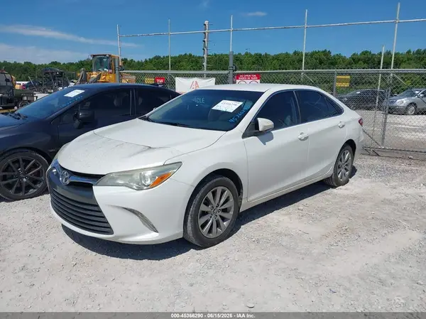 4T1BF1FK1HU337234 2017 TOYOTA CAMRY - Image 2