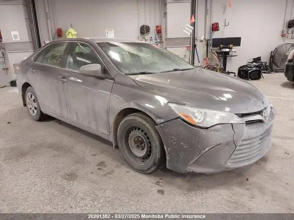 4T1BF1FK1HU337637 2017 TOYOTA CAMRY - Image 1