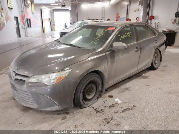 4T1BF1FK1HU337637 2017 TOYOTA CAMRY - Image 2