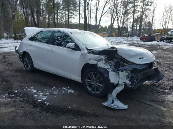 4T1BF1FK1HU340652 2017 TOYOTA CAMRY - Image 1