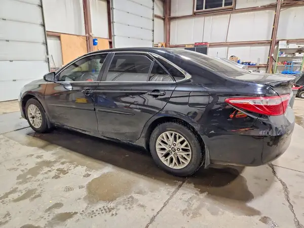 4T1BF1FK1HU345365 2017 TOYOTA CAMRY - Image 2