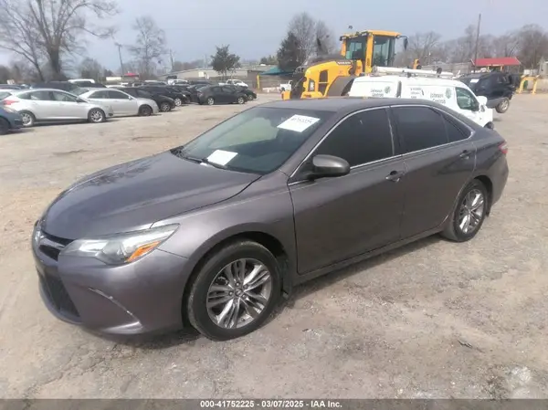 4T1BF1FK1HU348329 2017 TOYOTA CAMRY - Image 2