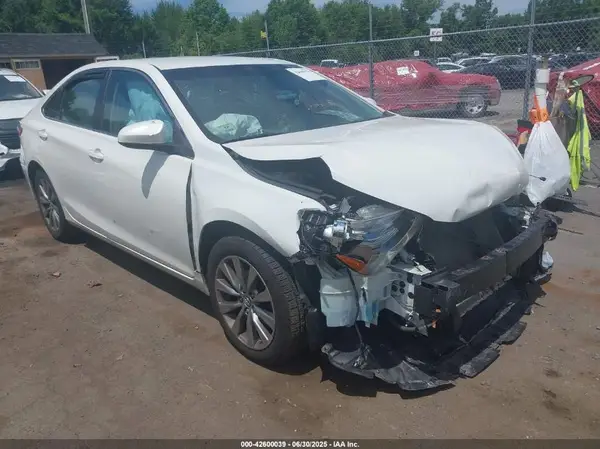 4T1BF1FK1HU348606 2017 TOYOTA CAMRY - Image 1