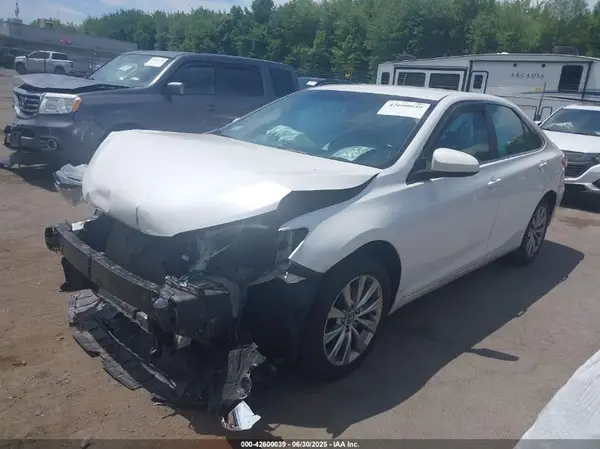 4T1BF1FK1HU348606 2017 TOYOTA CAMRY - Image 2