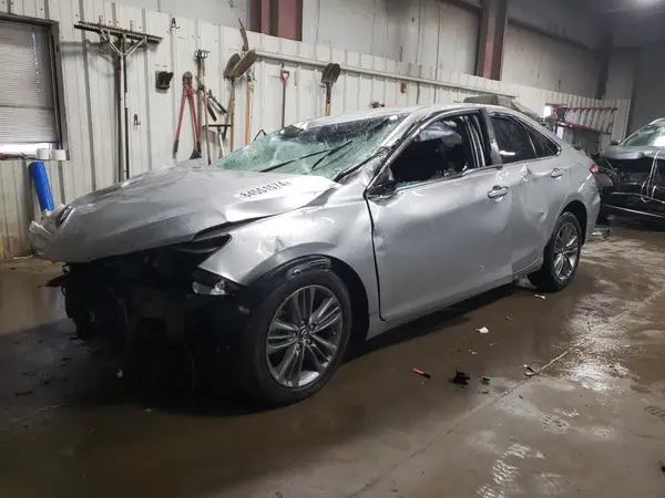4T1BF1FK1HU352381 2017 TOYOTA CAMRY - Image 1