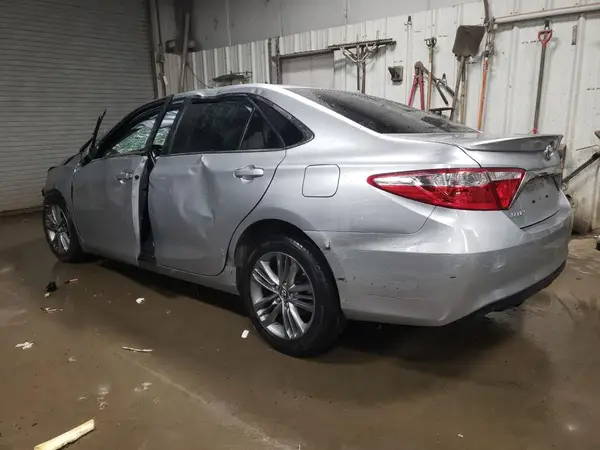 4T1BF1FK1HU352381 2017 TOYOTA CAMRY - Image 2