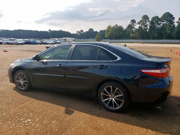 4T1BF1FK1HU352557 2017 TOYOTA CAMRY - Image 2