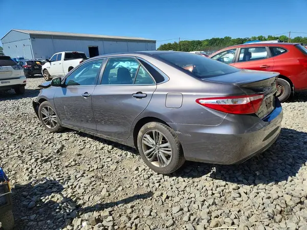 4T1BF1FK1HU352803 2017 TOYOTA CAMRY - Image 2