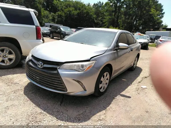 4T1BF1FK1HU353398 2017 TOYOTA CAMRY - Image 2