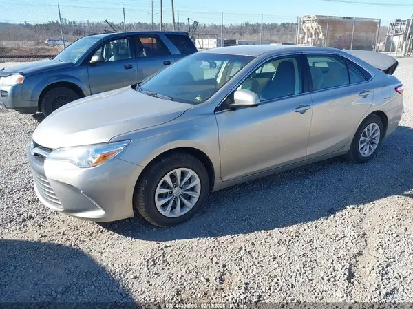 4T1BF1FK1HU356852 2017 TOYOTA CAMRY - Image 2