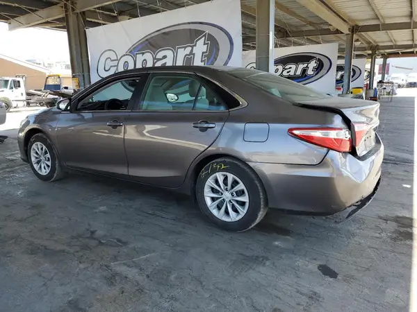 4T1BF1FK1HU359413 2017 TOYOTA CAMRY - Image 2