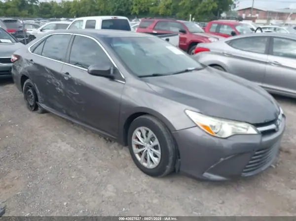 4T1BF1FK1HU359914 2017 TOYOTA CAMRY - Image 1