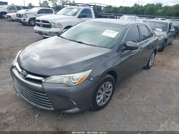 4T1BF1FK1HU359914 2017 TOYOTA CAMRY - Image 2
