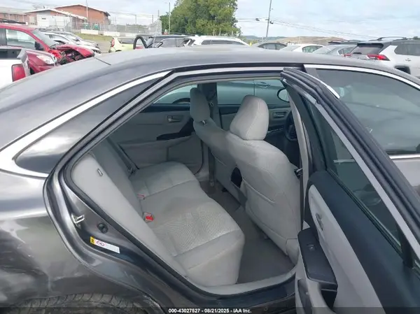 4T1BF1FK1HU359914 2017 TOYOTA CAMRY - Image 8