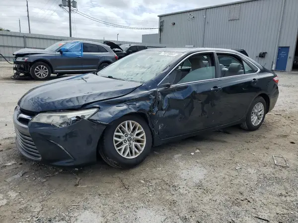 4T1BF1FK1HU360657 2017 TOYOTA CAMRY - Image 1