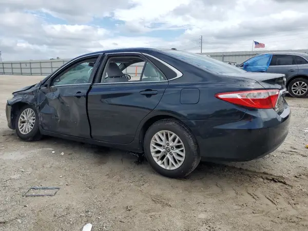 4T1BF1FK1HU360657 2017 TOYOTA CAMRY - Image 2