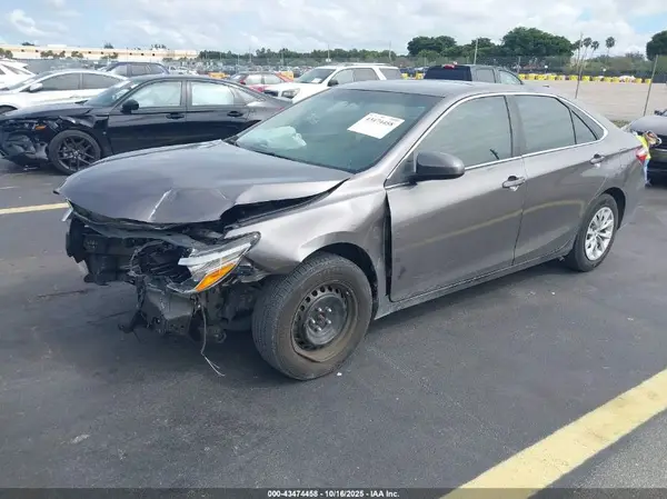 4T1BF1FK1HU361940 2017 TOYOTA CAMRY - Image 2