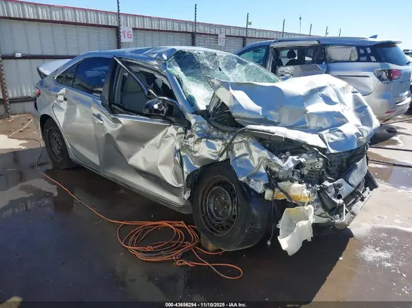 4T1BF1FK1HU362862 2017 TOYOTA CAMRY - Image 1