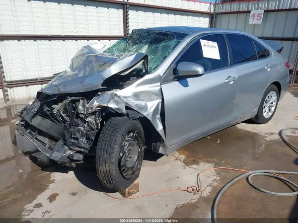 4T1BF1FK1HU362862 2017 TOYOTA CAMRY - Image 2