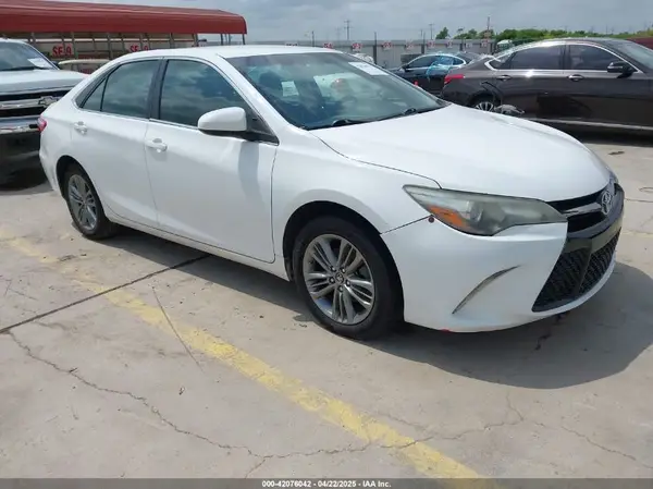 4T1BF1FK1HU363641 2017 TOYOTA CAMRY - Image 1