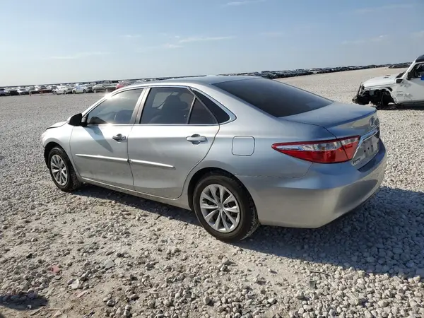 4T1BF1FK1HU365115 2017 TOYOTA CAMRY - Image 2