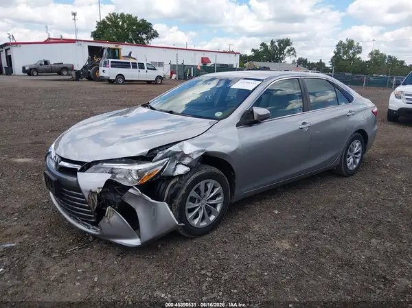 4T1BF1FK1HU367673 2017 TOYOTA CAMRY - Image 2