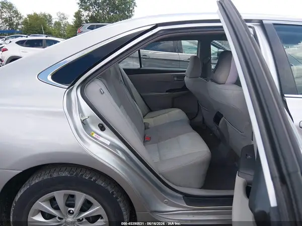 4T1BF1FK1HU367673 2017 TOYOTA CAMRY - Image 8