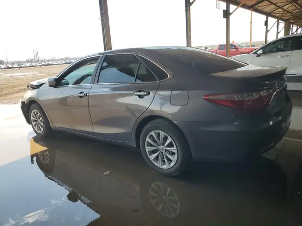 4T1BF1FK1HU368404 2017 TOYOTA CAMRY - Image 2