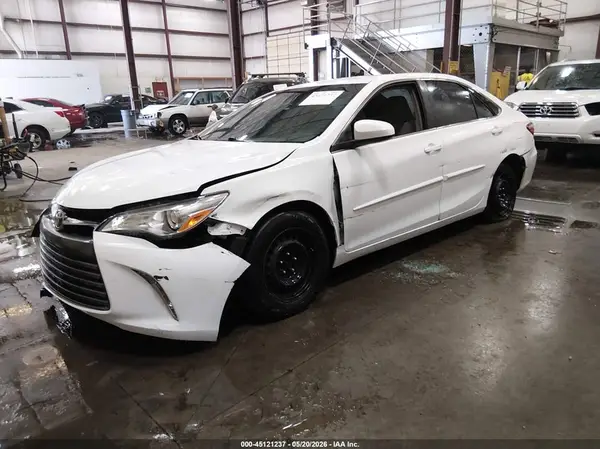 4T1BF1FK1HU369830 2017 TOYOTA CAMRY - Image 2