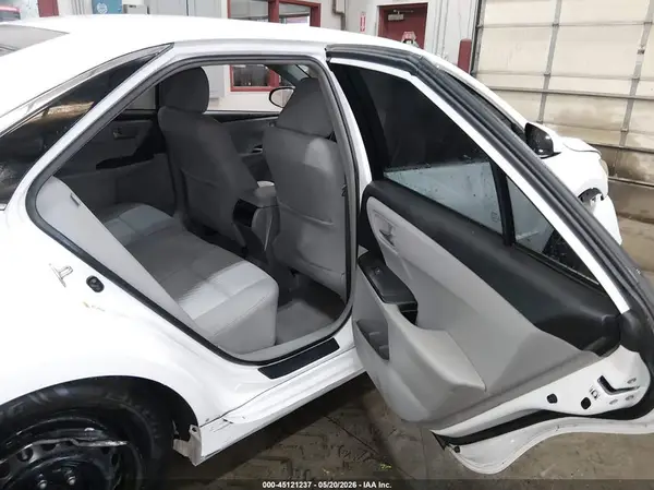 4T1BF1FK1HU369830 2017 TOYOTA CAMRY - Image 8