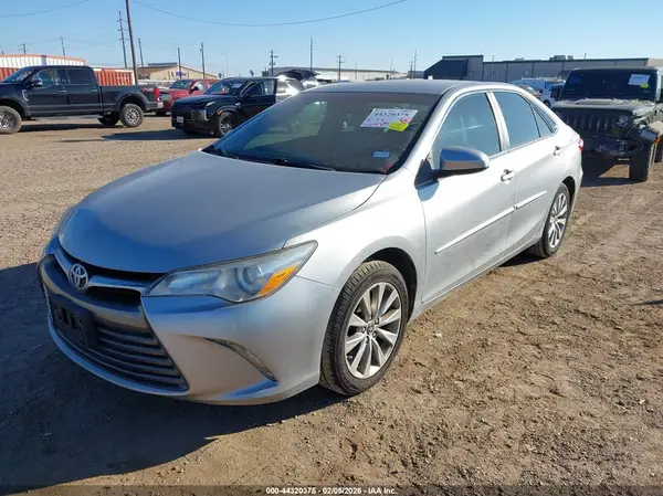4T1BF1FK1HU370928 2017 TOYOTA CAMRY - Image 2
