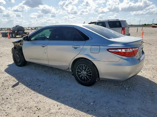 4T1BF1FK1HU372694 2017 TOYOTA CAMRY - Image 2