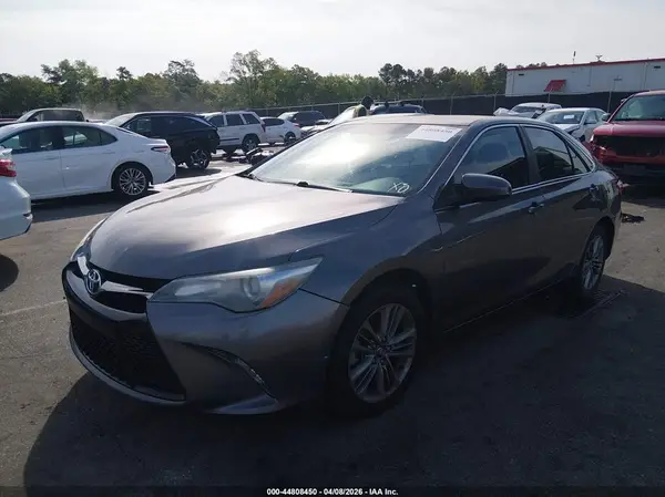 4T1BF1FK1HU375319 2017 TOYOTA CAMRY - Image 2