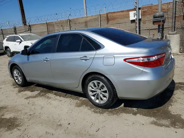 4T1BF1FK1HU377023 2017 TOYOTA CAMRY - Image 2