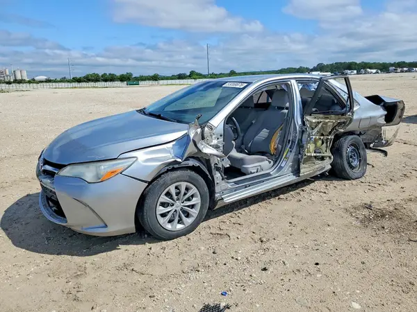 4T1BF1FK1HU377586 2017 TOYOTA CAMRY - Image 1