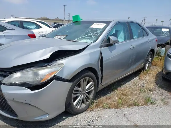 4T1BF1FK1HU377698 2017 TOYOTA CAMRY - Image 2