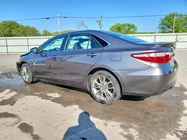 4T1BF1FK1HU380228 2017 TOYOTA CAMRY - Image 2