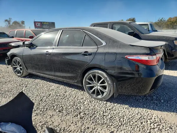 4T1BF1FK1HU382058 2017 TOYOTA CAMRY - Image 2