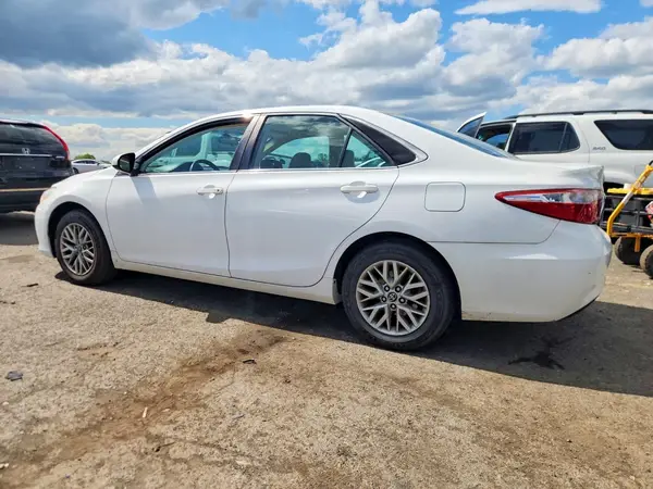 4T1BF1FK1HU382061 2017 TOYOTA CAMRY - Image 2