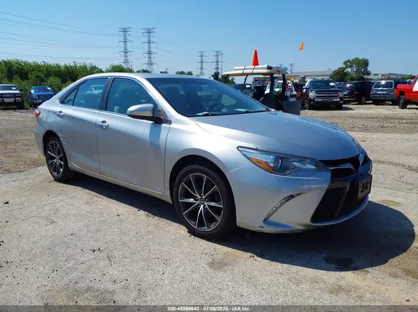 4T1BF1FK1HU382643 2017 TOYOTA CAMRY - Image 1