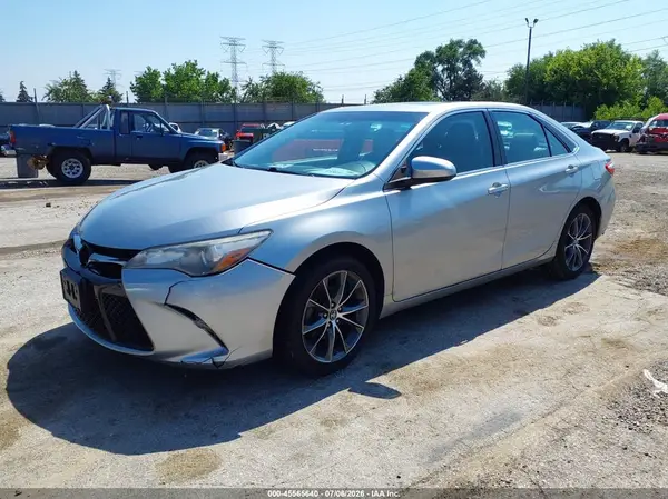4T1BF1FK1HU382643 2017 TOYOTA CAMRY - Image 2
